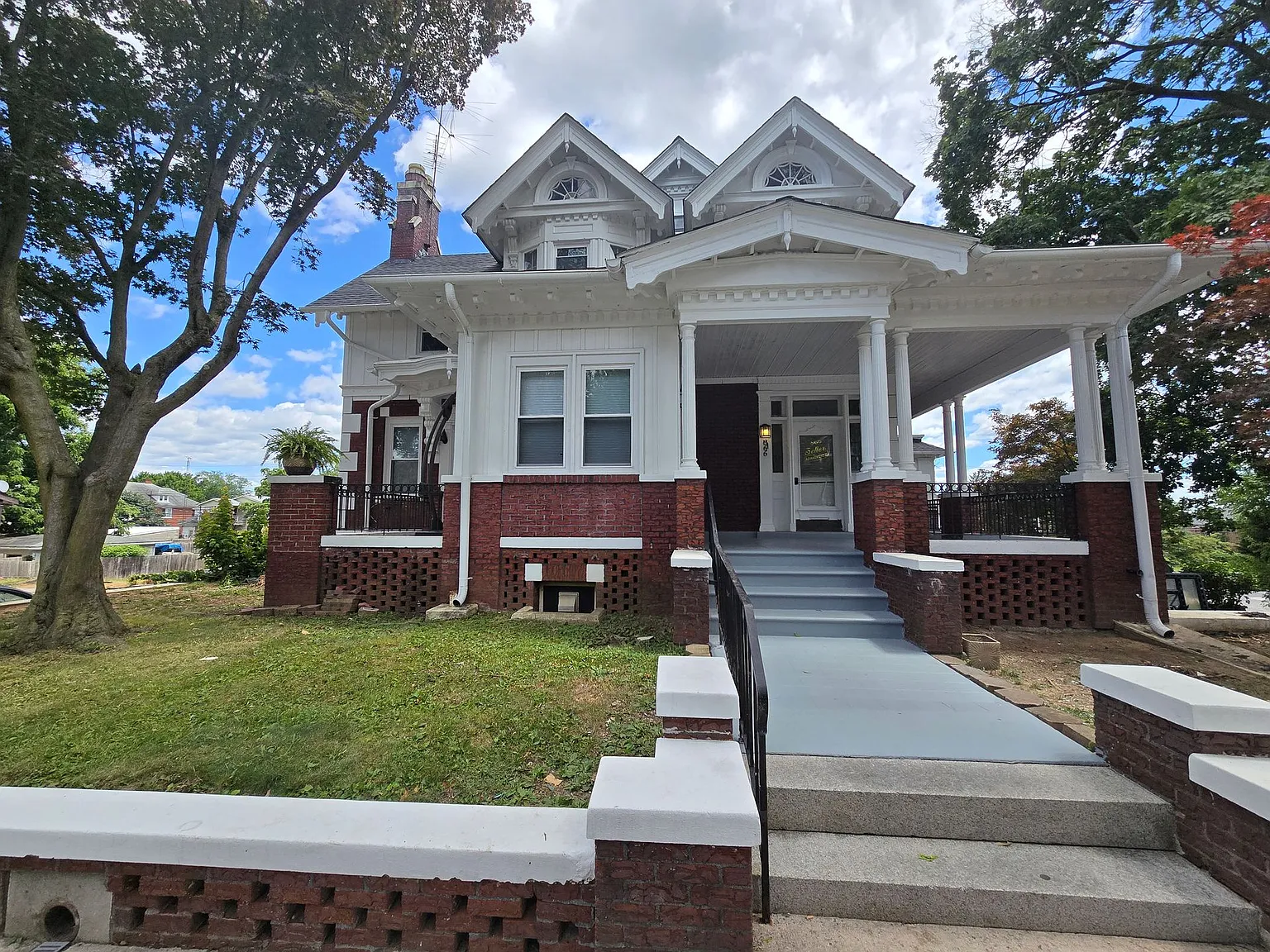 866 Dewey Ave — Photo 1