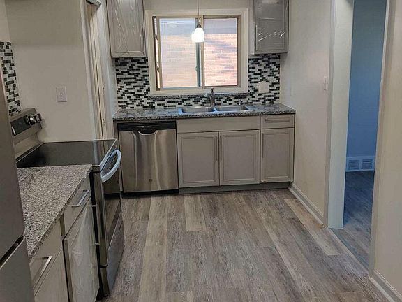 3rd image of 24071 Morton St