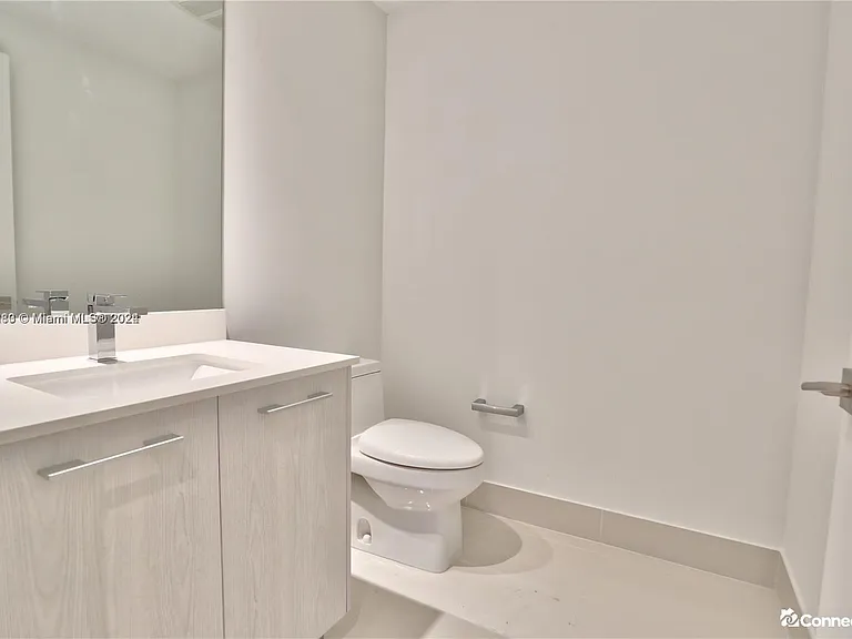 55 SW 9th St #1910 — Photo 3