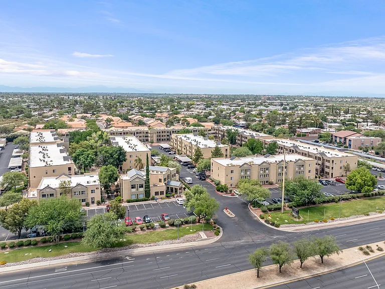 Pavilions at Pantano Apartments — Photo 10