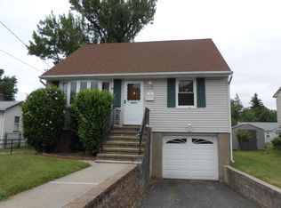 15 Vail Rd, Lake Hiawatha, NJ 07034