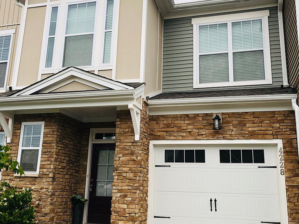 Like new energy star M/I home with prime location!