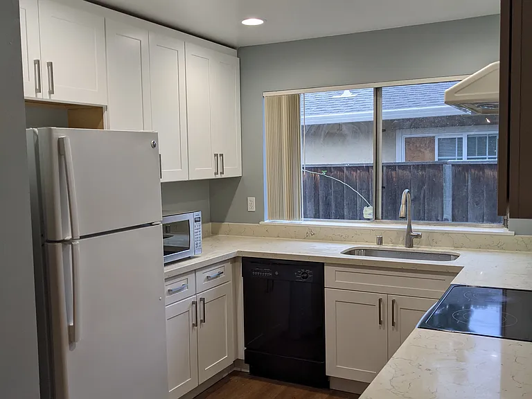 1230 Burkette Dr — Photo 2