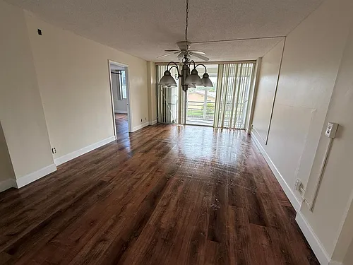 109 Royal Park Dr Photo 1