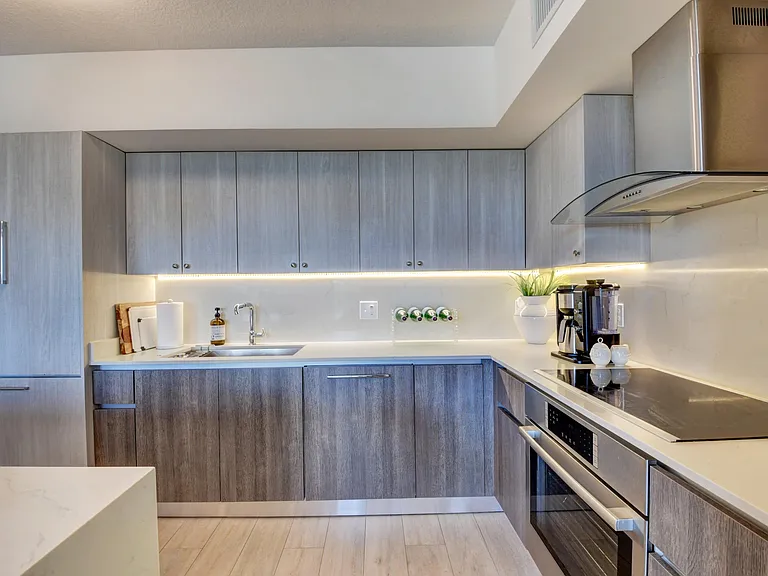 111 SE 1st Ave #408 — Photo 8