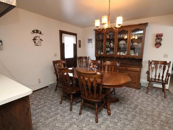 3rd image of 209 Theresa Ln