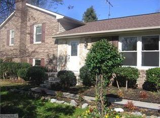 216 W Vandalia Rd, Greensboro, NC 27406