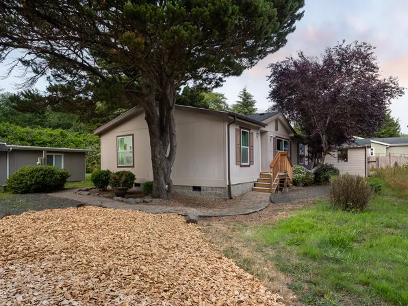 15 Piano Ct, Depoe Bay, OR 97341