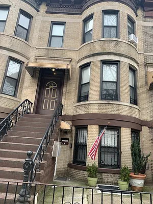 Rented by Compass | media 9