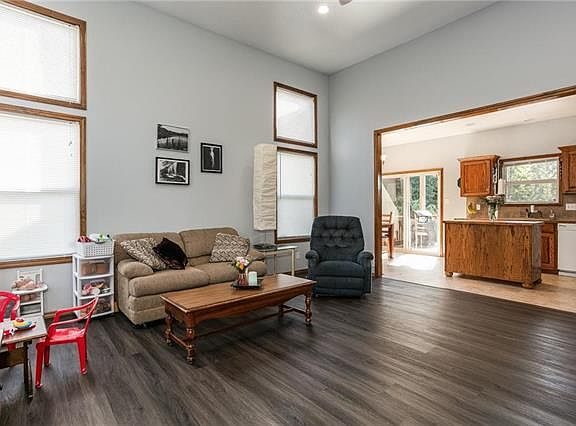 5th image of 585 Hithergreen Dr