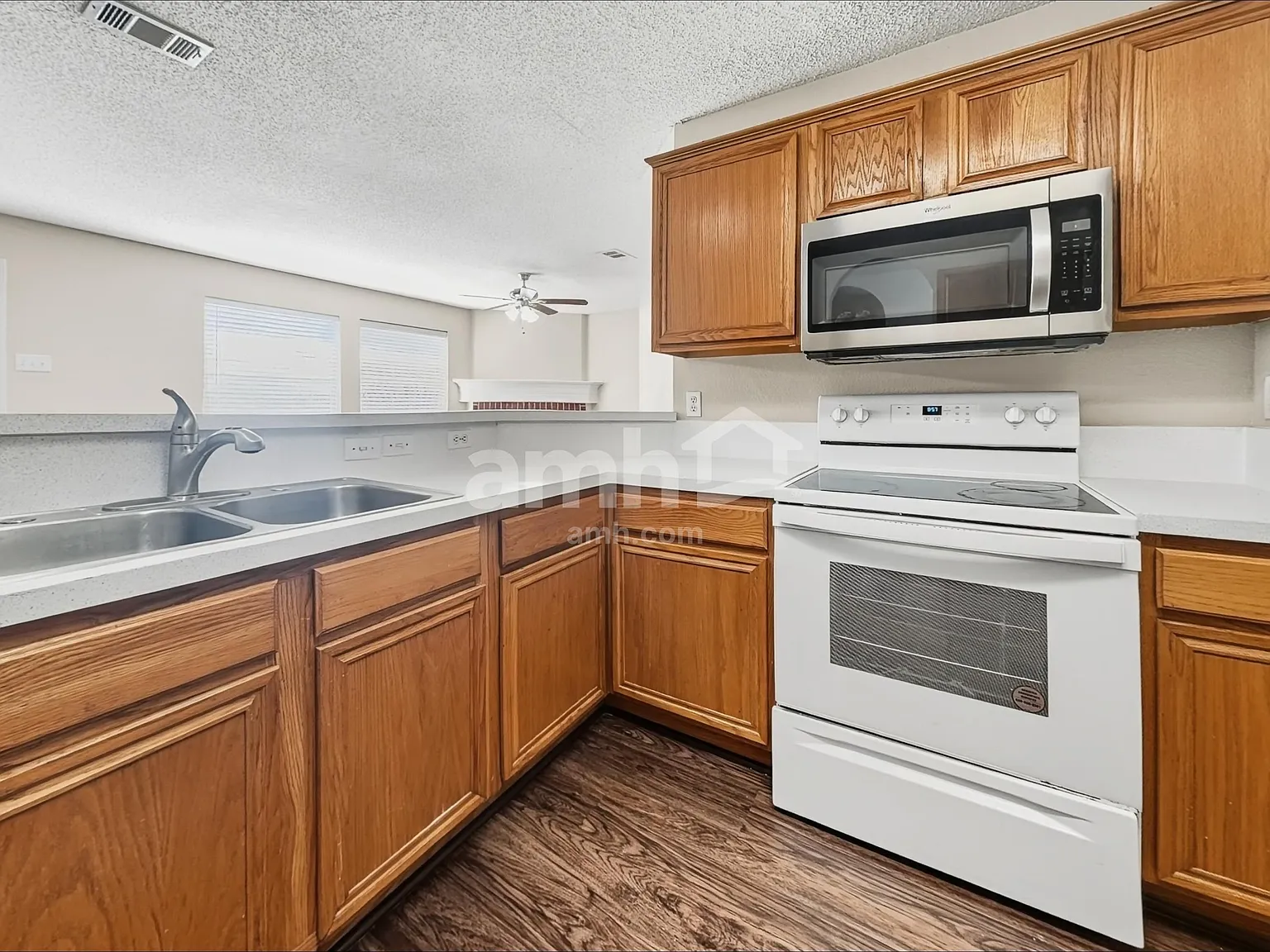 3 bed, 2.0 bath, 1765 sqft, $2,365 — Photo 3