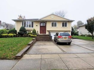 66 Country Village Ln, New Hyde Park, NY 11040