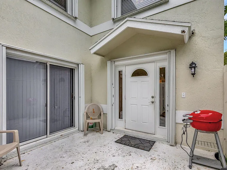 13792 Yarmouth Dr — Photo 16