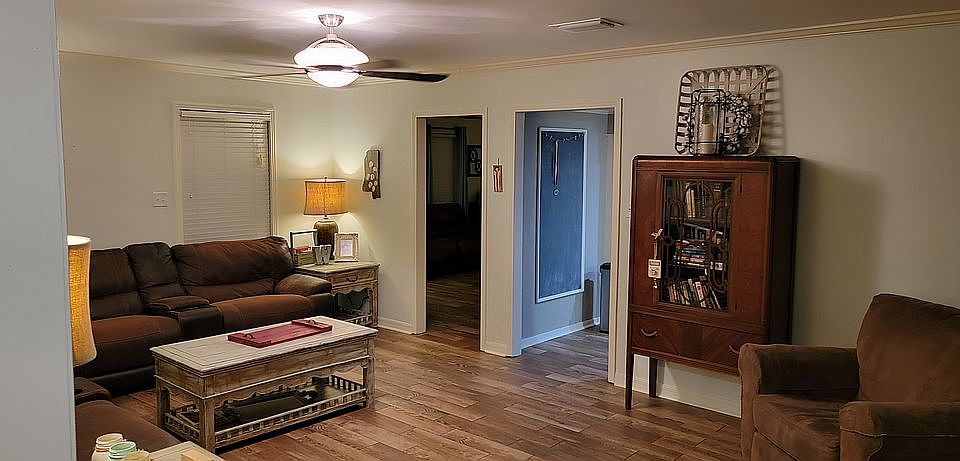 1st image of 125 Dogwood Ln