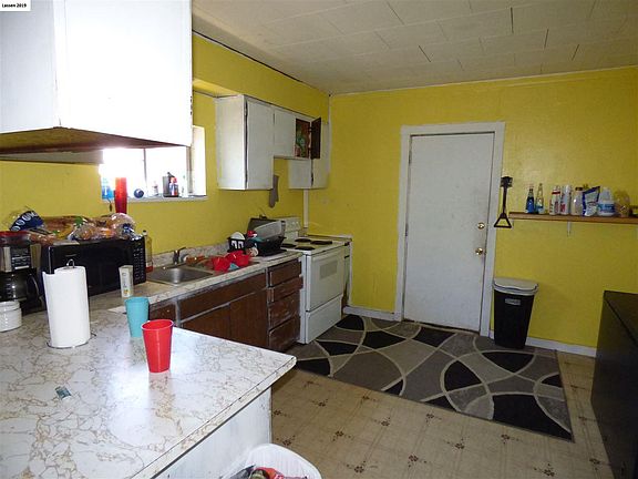 5th image of 740 Shasta St