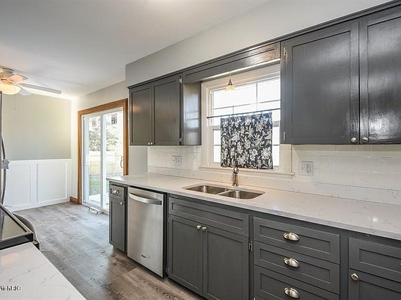 4th image of 1855 N Sierra Way