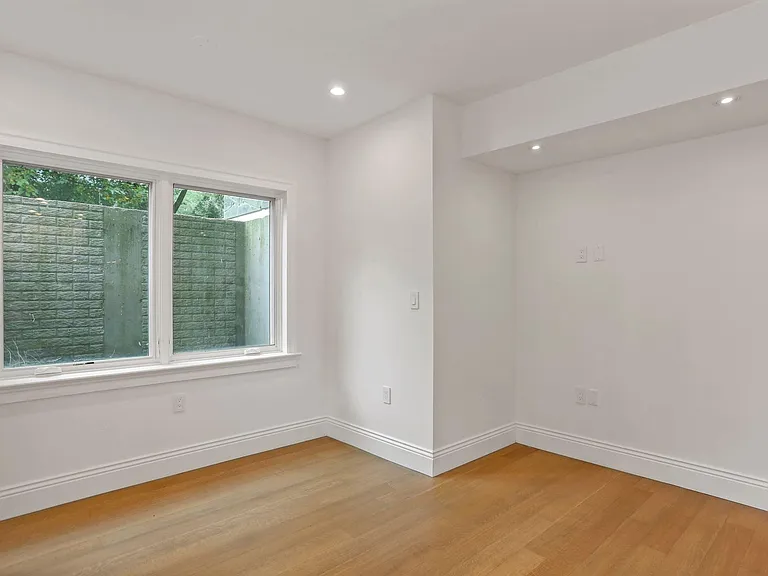 913 N Ivy St — Photo 6