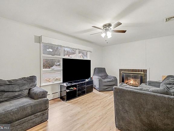 4th image of 1026 N High St