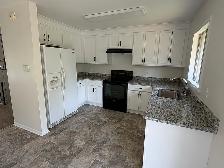322 Michael St — Photo 4