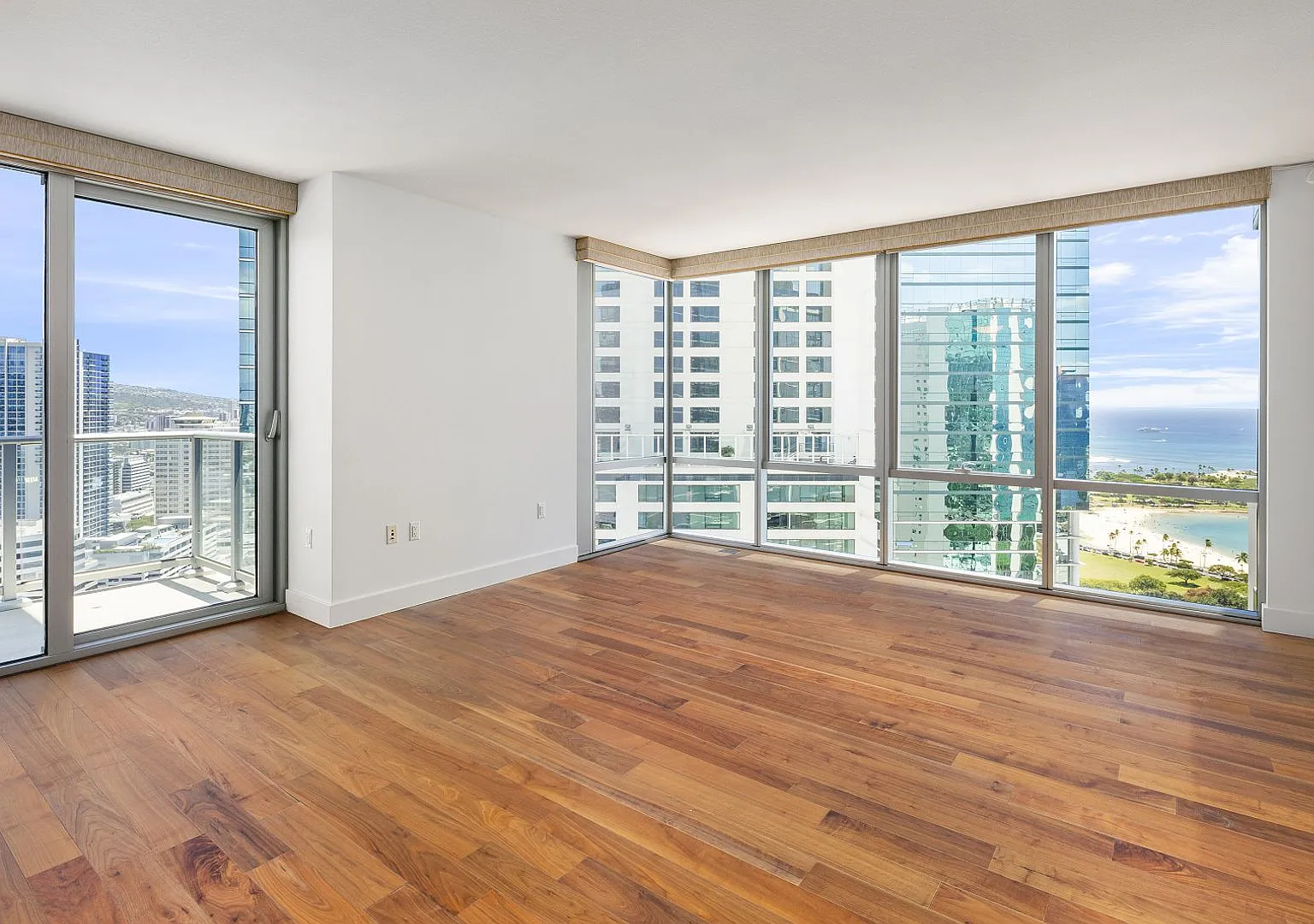 Modern Luxury in the Heart of Honolulu - Waihonua 3505 — Photo 2