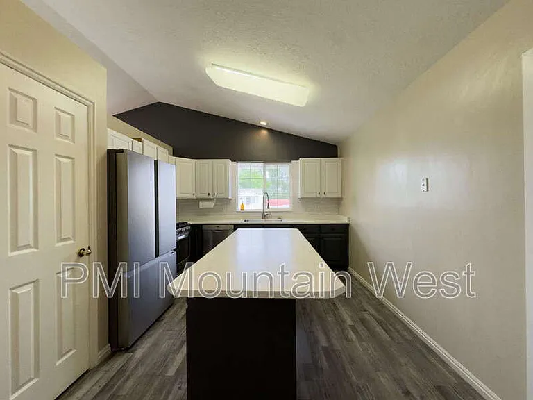 2419 W 1850 N — Photo 9