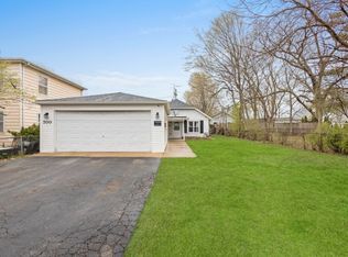 700 Oakwood Ave, Aurora, IL 60505