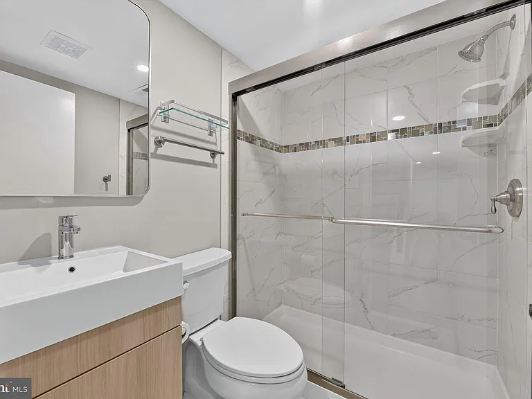 7426 Hallcrest Dr — Photo 29