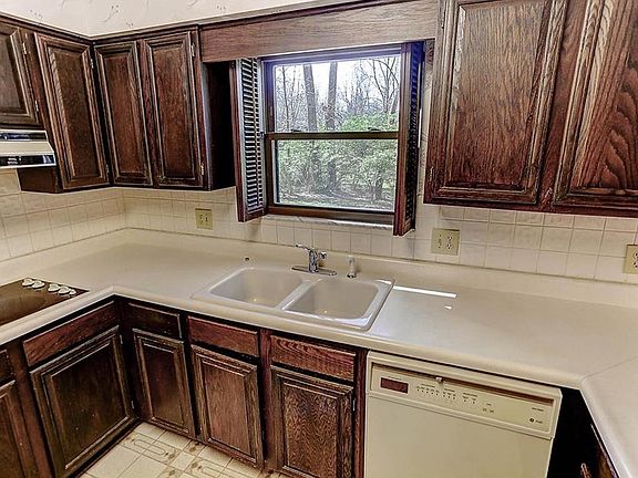 5th image of 8211 Elmway Dr