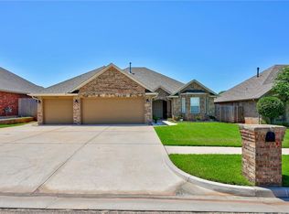 2612 SE 6th St, Moore, OK 73160
