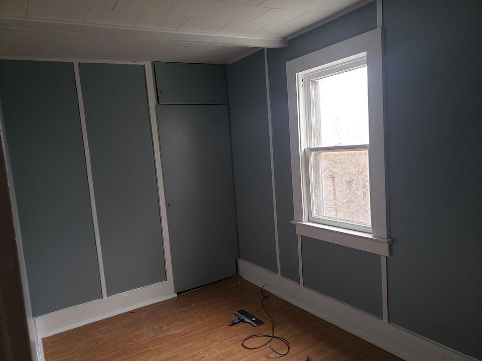 2nd image of 517 W 1st St S