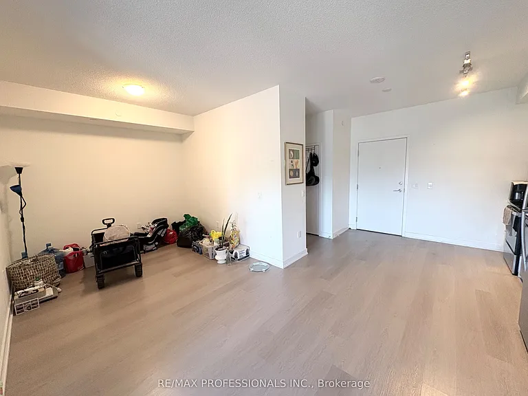 859 The Queensway #319 — Photo 6