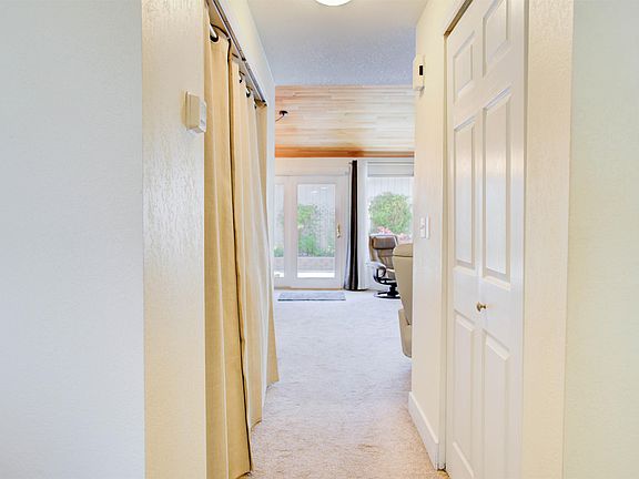 4th image of 501 N Yelm St #501