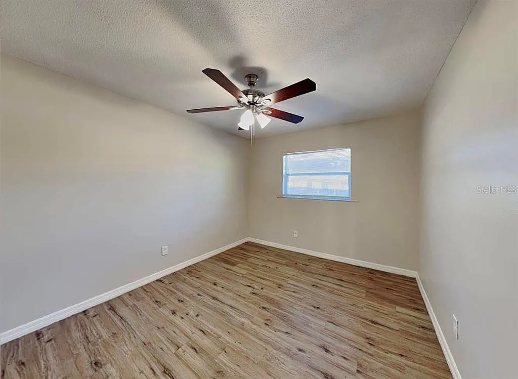 3 bed, 2.0 bath, 2195 sqft, $2,100 — Photo 3