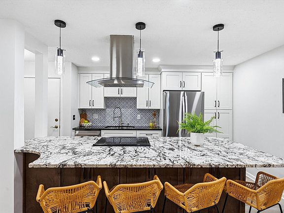 3rd image of 135 Viking Dr E APT 104