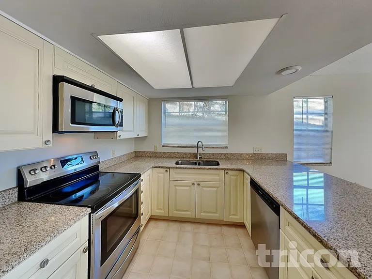 4944 Harbor Woods Dr — Photo 5