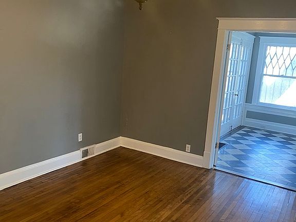 5th image of 1104 N Maplewood Ave