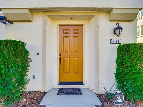3rd image of 940 Lilac Ln #14