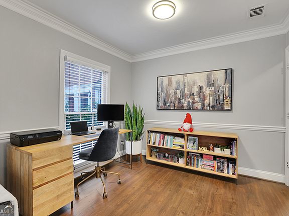 4th image of 55 Mount Vernon Cir
