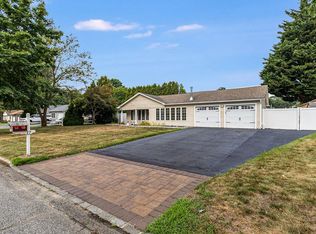 17 Lillian St, Port Jefferson Station, NY 11776