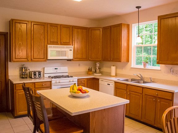 3rd image of 5611 Edgebrook Dr