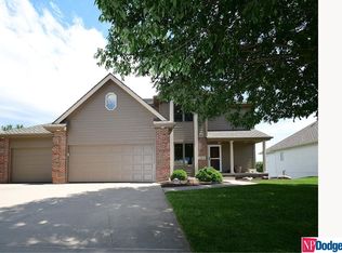 17606 Prestwick Ave, Omaha, NE 68136