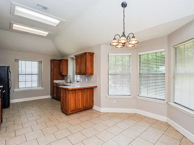 752 Bryan Dr — Photo 6