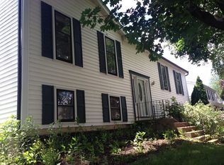 838 Seneca Ln, Carol Stream, IL 60188