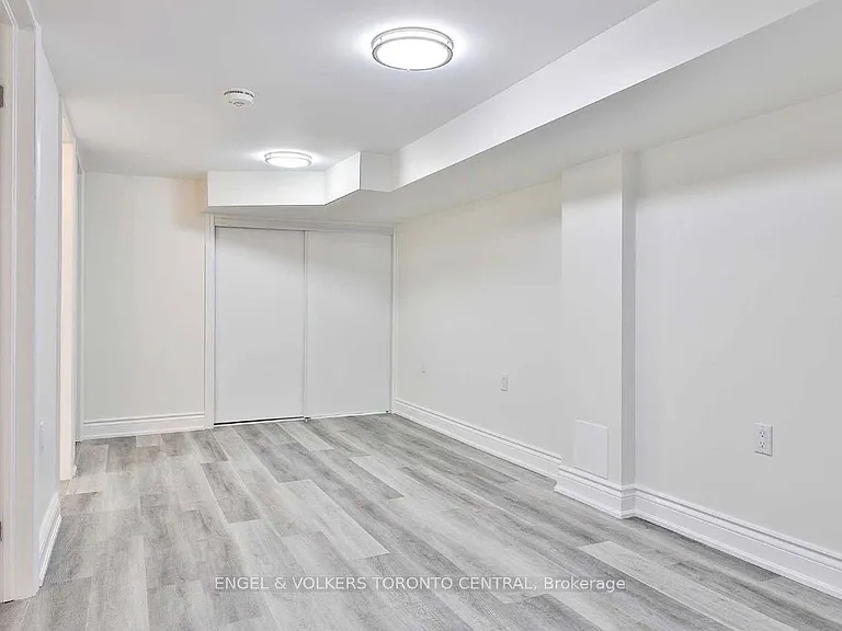 51B Fernwood Park Ave — Photo 11