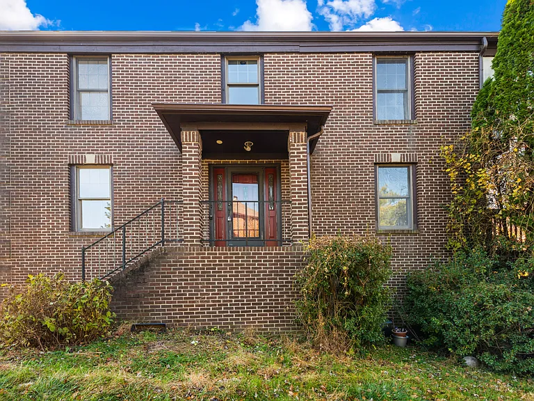 20 Rhodes Pl — Photo 36