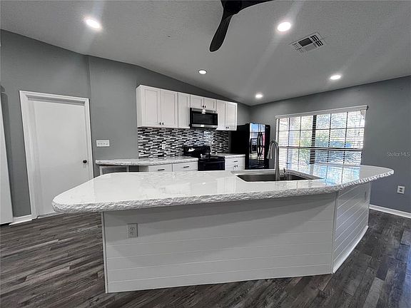 2nd image of 8122 Matthew Dr