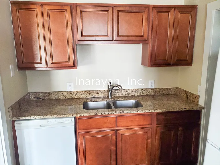 821 W Kaley Ave — Photo 6