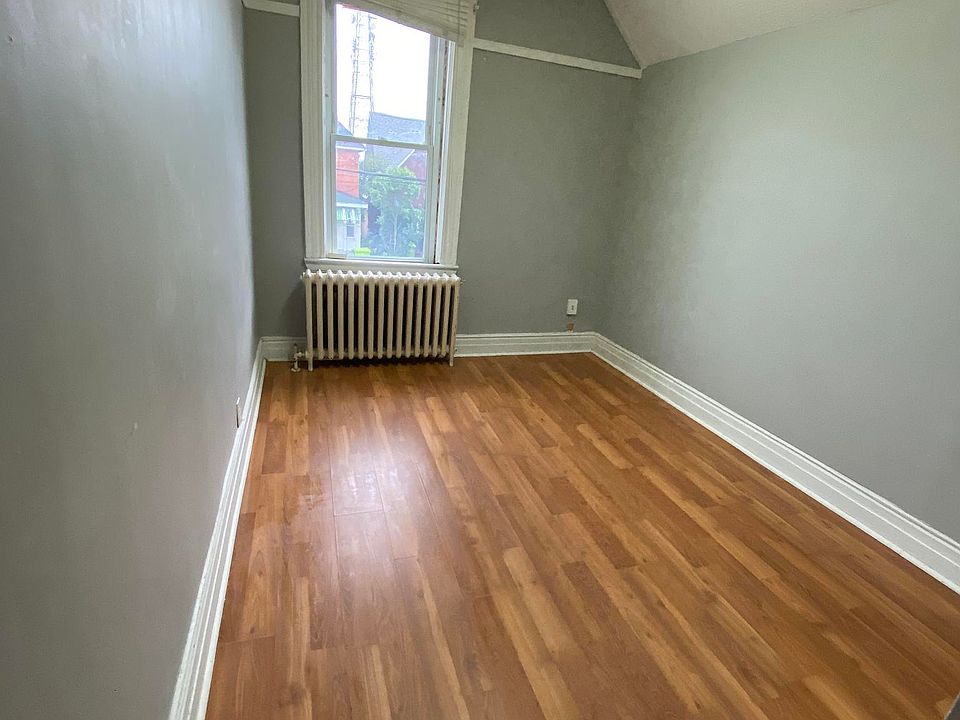 1st image of 334 Albert St E #2