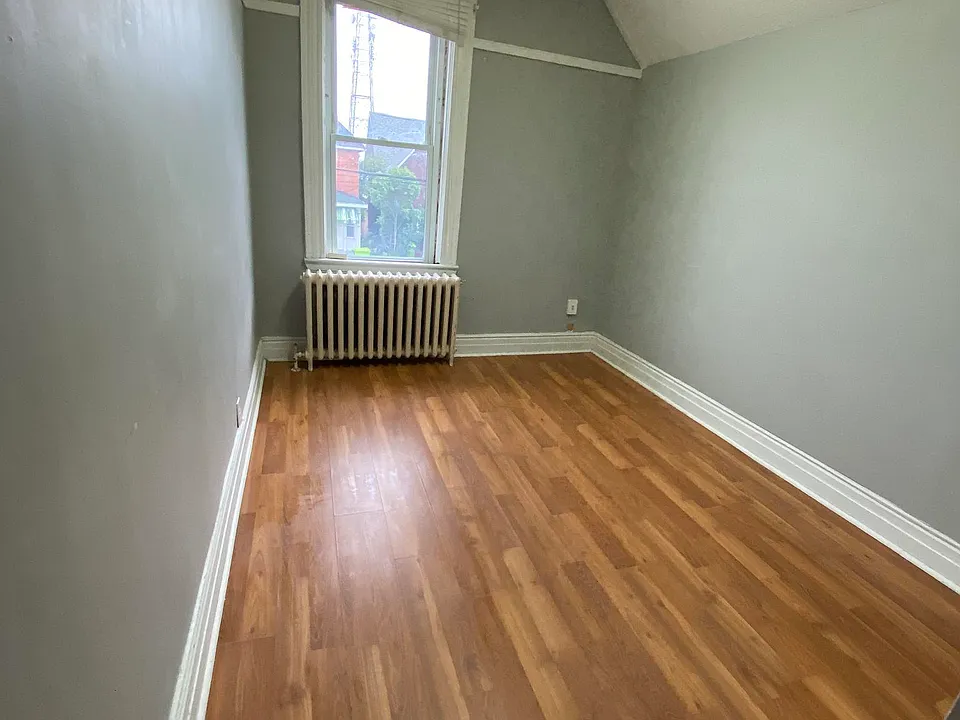 334 Albert St E #2
