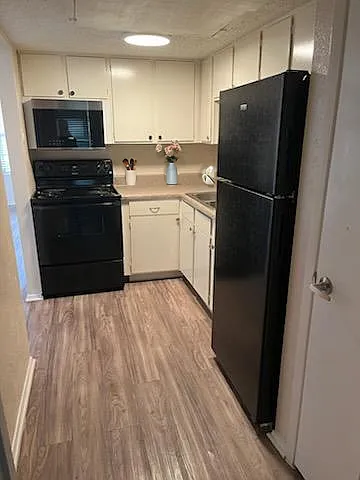 Oakcrest — Photo 3